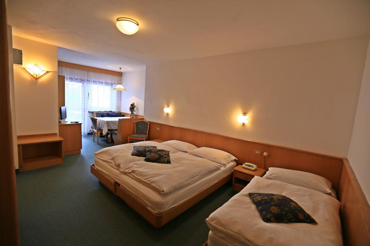 Albergo Arnica Canazei Kültér fotó