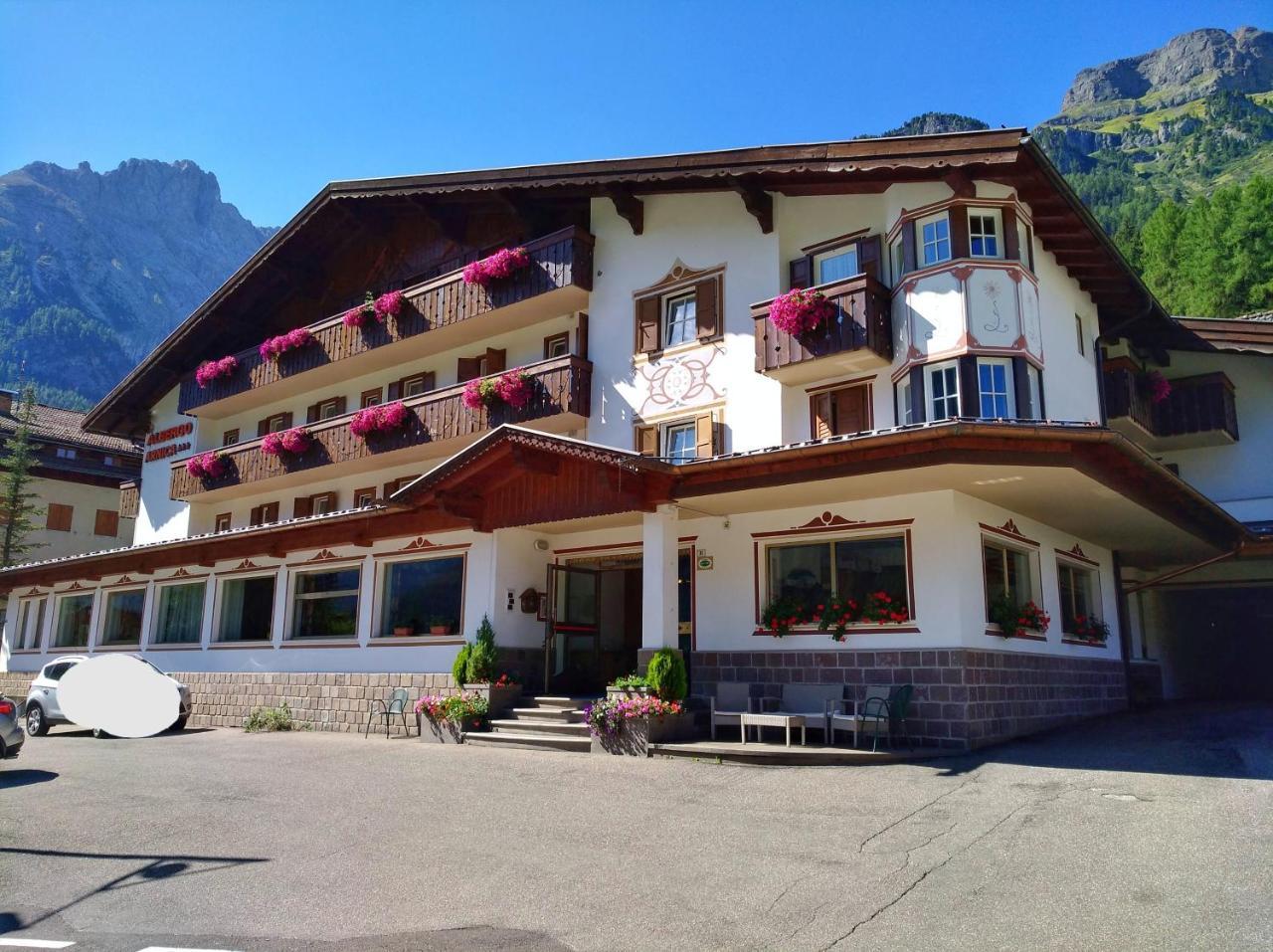 Albergo Arnica Canazei Kültér fotó